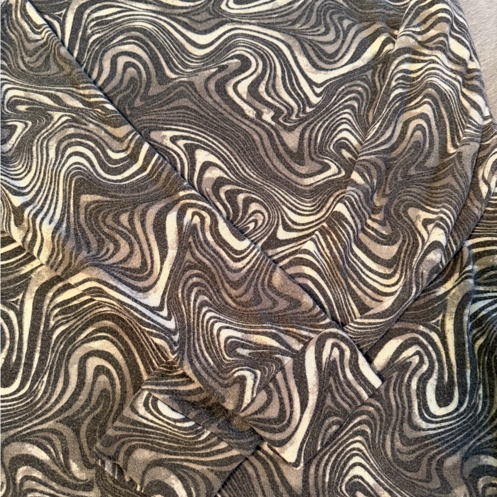 Time and Tru Black and White Swirl Sweater